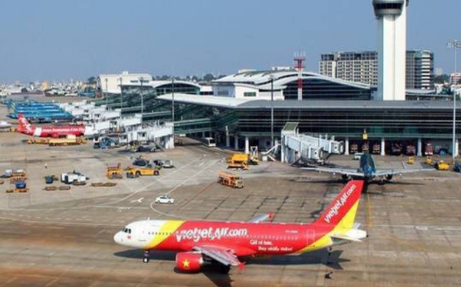 노이바이 국제공항은 하루에 556톤의 화물이 밀반입되는 등 '밀수공항'으로 악명이 높다.