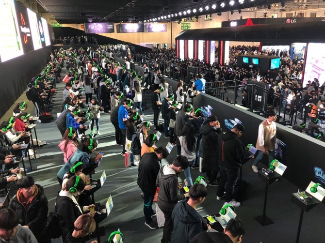 다수의 게임을 출시한 만큼 넥슨은 지난해에 이어 올해에도 가장 많은 300부스 규모의 B2C 시연대와 행사 무대를 마련했다.