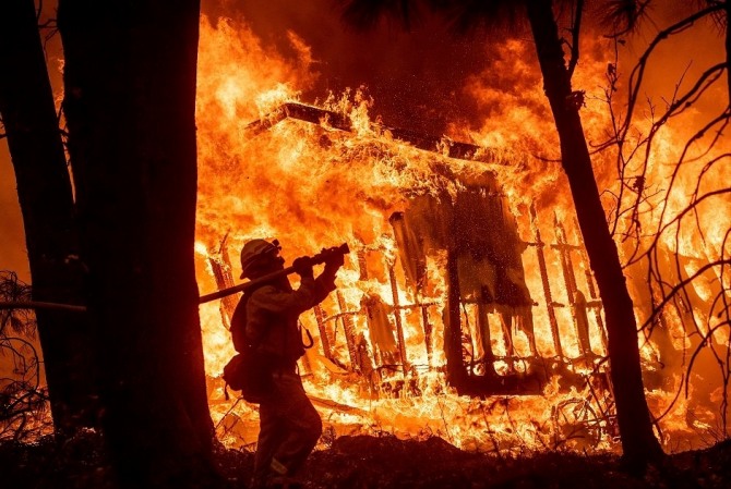 캘리포니아 산불 피해 확대로 美 PG&E의 주식이 급락했으며, 파탄 위기감마저 감돌고 있다. 자료=정부테크놀로지