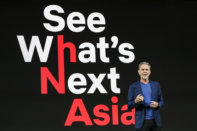 리드 헤이스팅스 넷플릭스 최고경영자(CEO)가 지난 8일 싱가포르 마리나 베이샌즈에서 열린 시 왓츠 넥스트: 아시아(See What's Next: Asia)에서 넷플릭스의 강점과 성장과정을 설명하고 있다. (사진=넷플릭스)