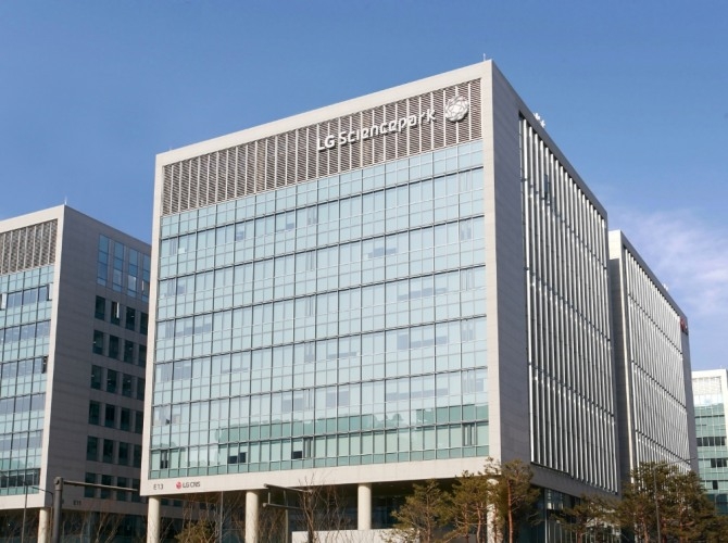 LG CNS와 루닛 양사는 21일 마곡 LG사이언스파크 내 LG CNS 본사에서 ‘공공보건 AI분야 사업 협력’을 위한 업무협약(MOU)을 체결했다.