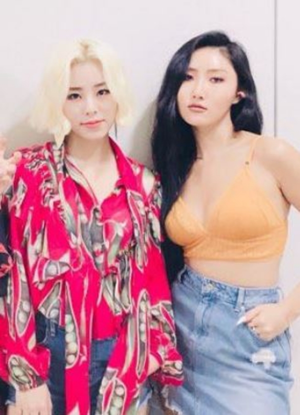 휘인과 화사. /사진=마마무 인스타그램