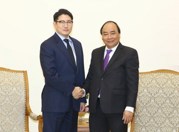 효성그룹 조현준 회장은 응웬 쑤언 푹 총리와 만나 60억 달러 규모의 투자를 약속했다.