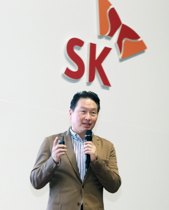 최태원 SK 회장이 친족들에게 SK㈜ 주식 329만주를 증여했다. 사진=SK