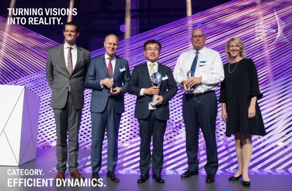 LG화학의 12V 리튬 이온 배터리가 2018 BMW 협력업체 혁신 어워드(Supplier Innovation Award) 효율적 다이내믹스상을 수상했다. /사진=BMW