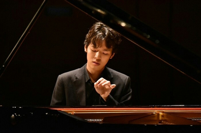 두산연강재단이 2012년부터 후원하고 있는 피아니스트 이혁 군(만 18세)이 ‘제 10회 하마마쓰 국제 피아노 콩쿠르’에서 3위에 입상했다. 사진=두산