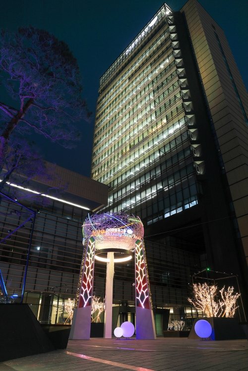 대구은행 본점 열린광장에 설치된 대형기둥의 모습. 사진=DGB대구은행 제공