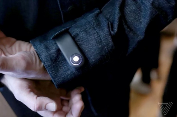구글과 리바이스가 스마트 자카드 자켓에 휴대전화 분실 방지 기능을 도입했다.