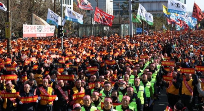 카카오모빌리티 카풀 베타 서비스가 시작된 가운데 정식 서비스에 앞서 택시업계의 반발과 규제 입법화 등 해결해야 할 문제가 산적하다. (사진=뉴시스)