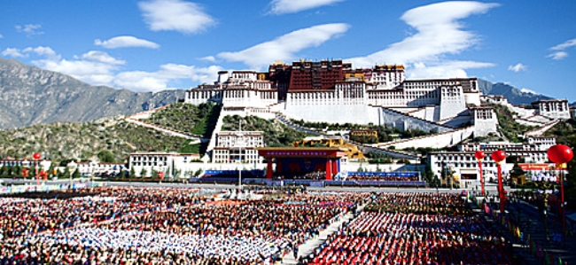 사진은 지난 2015년에 있었던 티베트 자치구 설립 50주년 기념행사 장면.