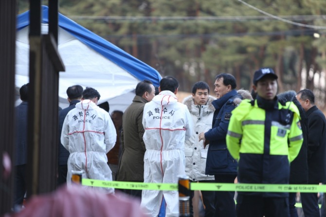 지난달 17일 벌어진 강릉 펜션사고 당시 현장 모습. /사진=뉴시스