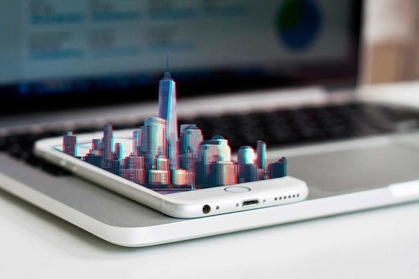 3D홀로그램 폰으로 보여지는 빌딩의 모습 가정도(사진=픽사베이)