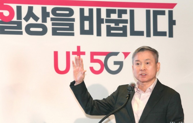 LG유플러스는 하 부회장이 5G에 담아야 할 핵심가치로 ▲선도적인 네트워크 인프라 구축 ▲고객 기대를 뛰어넘는 서비스 제공 ▲생활의 변화를 만들어가는 마케팅 등 3가지를 제시함에 따라 CES 2019 현장에서 LG유플러스의 향후 10년간 성장 동력이 되는 ‘고객 기대를 뛰어넘는 서비스’ 를 모색한다고 25일 밝혔다.