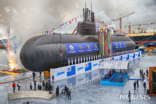 지난 9월 14일 경남 거제시 대우조선해양 옥포조선소에서 열린 한국 최초 3,000t급 잠수함 '도산안창호함' 진수식 모습.사진=뉴시스