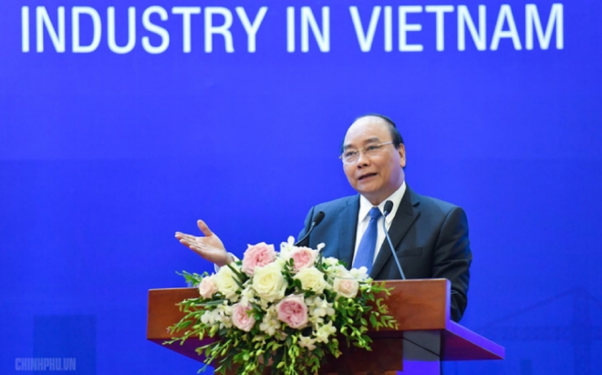 베트남 응웬 쑤언 푹 총리는 세계적인 제조 공장으로 가기 위해 더욱 노력해야 한다고 밝혔다.