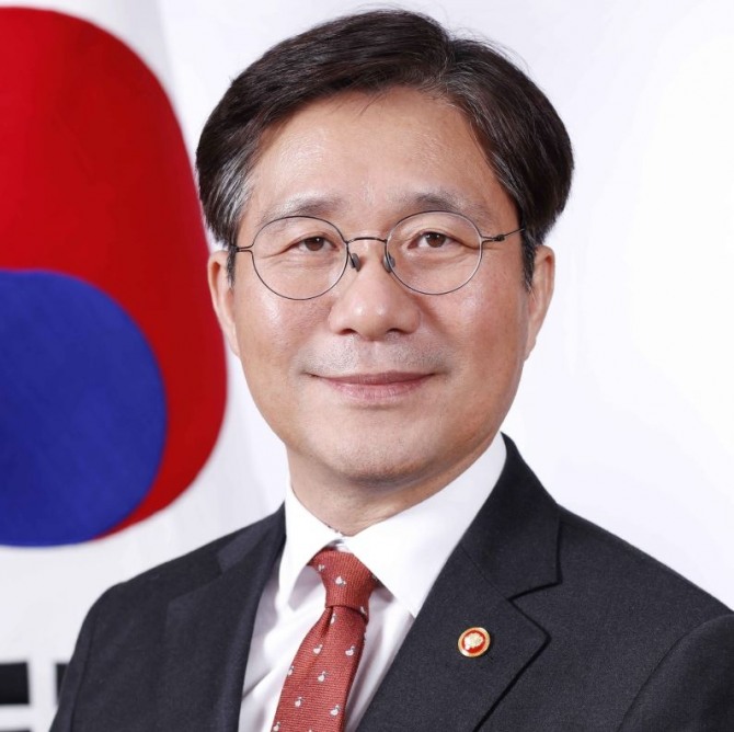 성윤모 산업부 장관