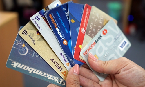 베트남 정부가 세금을 현금대신 신용카드로만 납부하는 방안을 추진하고 있다.