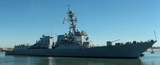미해군 알리버크급 이지스함 듀이함. 함수에 5인치 함포(Mk 45 모드4 62구경장)이 보인다. 사진=미해군