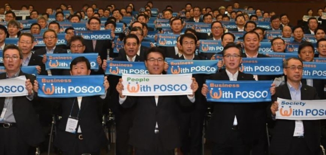 최정우 회장은 2018년 11월 취임 100을 맞아 100대 개혁과제를 발표하고 포스코그룹의 새로운 미래 성장을 위한 비전을 선포했다.