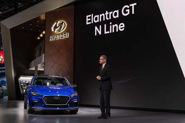 디트로이트 모터쇼에서 공개된 현대차의 '엘란트라 GT N Line'. 삼성 현대 SK LG는 올해도 기업 지배구조 개편에 나선다.