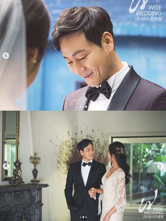 배우 박해수(38)가 14일 6세 연하 신부와 결혼식을 올린 가운데 웨딩 사진이 15일 공개됐다. 사진=와이즈웨딩 제공