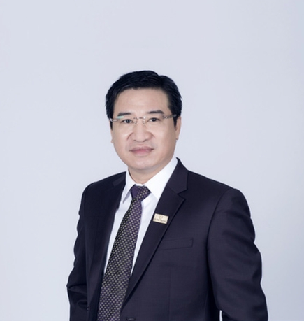 흐엉 띤(Hung Thinh)그룹의 응웬 디엔 쯔엉(Nguyen Dien Trung) 회장 겸 CEO 