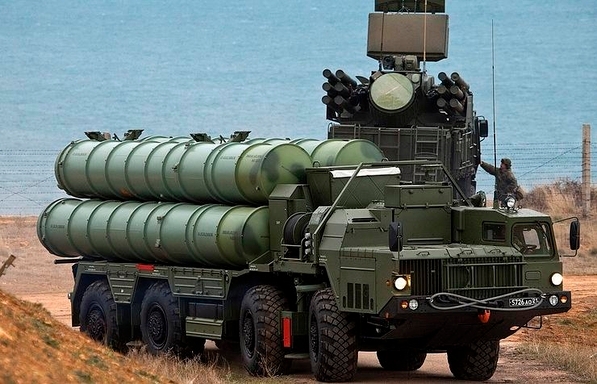 러시아 알마즈안테이가 생산하는 S-400지대공미사일 체계의 일부인 미사일 발사차량. 사진=알마즈안테이
