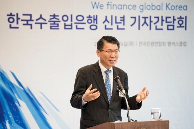 24일 서울 명동 은행연합회에서 개최된 2019년 한국수출입은행 신년 기자간담회에서 은성수 행장이 기자들의 질문에 답하고 있다. 사진=수출입은행