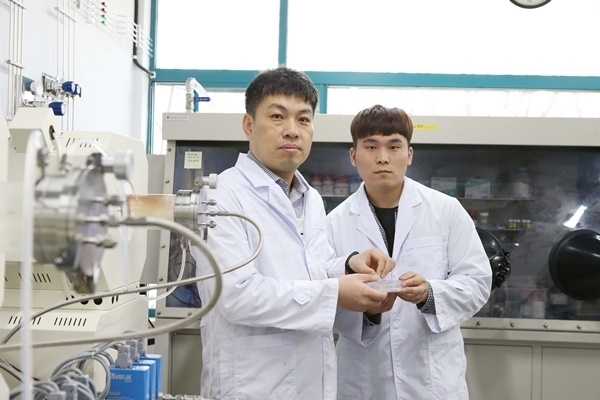 이진우 KAIST 생명화학공학과 교수(왼쪽)와 임원광 연구원(사진=KAIST)