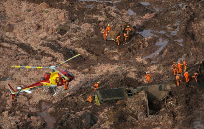 발레(Vale)가 브라질 남동부 미나스 제라이스 주에 보유한 광산 댐이 붕괴된 사고는 지금까지 적어도 60명이 숨지고 292명이 실종된 것으로 알려졌다. 사진=로이터/뉴스1
