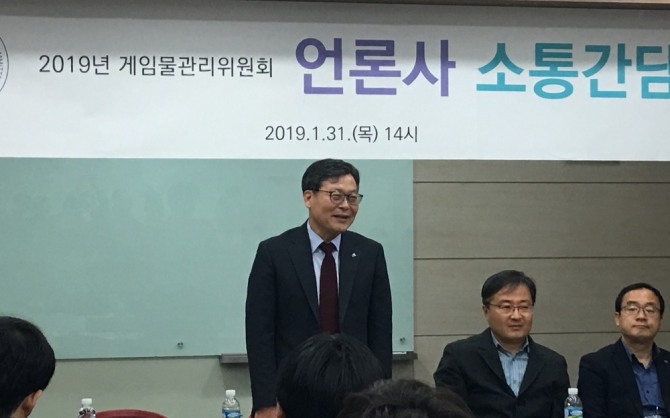 31일 '2019 게임위 언론사 소통간담회'에서 이재홍 게임물관리위원회 위원장이 기자들의 질문에 답변하고 있다. 