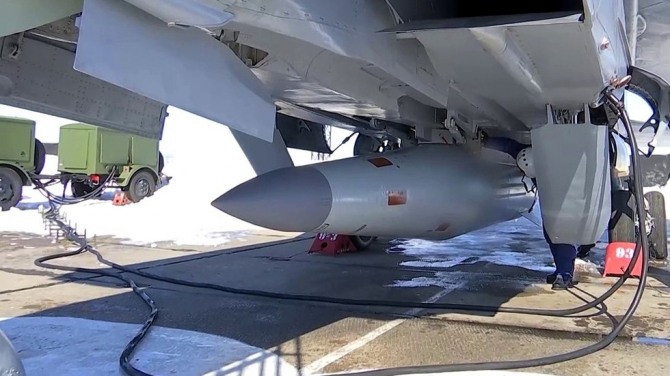 러시아가 개발중인 항공기 탑재 극초음속 미사일 킨잘