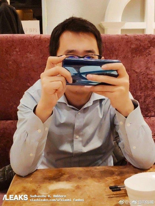 왕텡 토머스 샤오미 임원이 웨이보에 올린 샤오미의 차기 주력폰 미9의 뒷모습.(사진=웨이보/슬래시리크스)