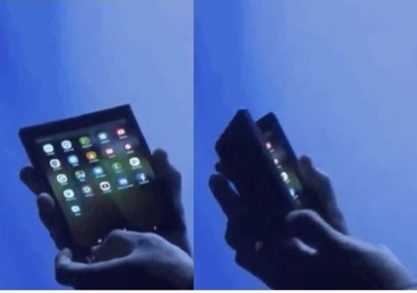 삼성전자가 지난해 11월 7일 삼성개발자대회에서 소개한 인폴딩 방식의 폴더블폰. 사용하지 않을 때는 접었다가 큰 화면으로 보려면 펴서 보는 방식이다. (사진=삼성전자)