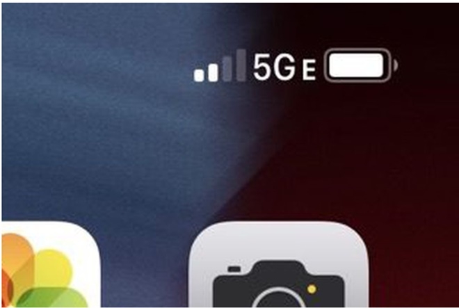 미국2위 이통사 AT&T사의 서비스를 받는 최신 아이폰 사용자들의 화면에 5GE라고 쓰여있는 아이콘을 보게 된다. 5G서비스를 하는 듯한 명백한 가짜다. 실제로는 5G다.(사진=더버지)