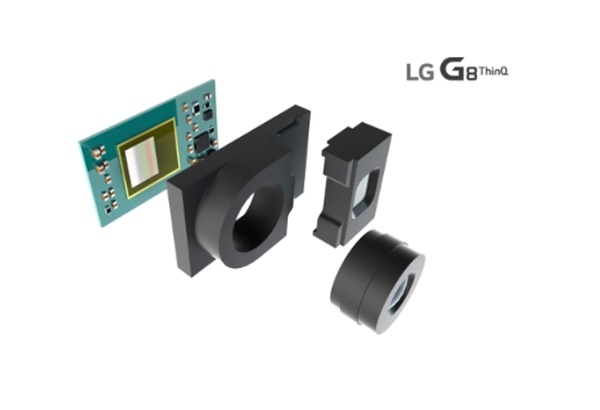 오는 24일 MWC2019 개막전일에 공개될 LGG8의 전면에 3D센서가 들어가 얼굴인식 같은 생체인증 기능을 제공하게 될 것으로 보인다. (사진=LG전자)