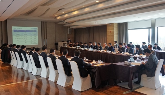SW산업협회는 8일 서울 양재동 엘타워에서 이사회를 열고 17대 회장에 이홍구 인프라웨어 대표를 추대했다고 밝혔다.