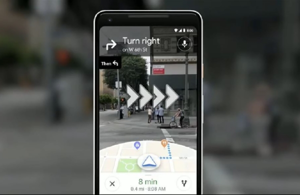 구글이 10일(현지시각) 상용화를 전제로 구글맵에 ‘증강현실(AR) 내비게이션 기능’ 테스트를 진행중이라고 알려졌다.(사진=유튜브 캡처)