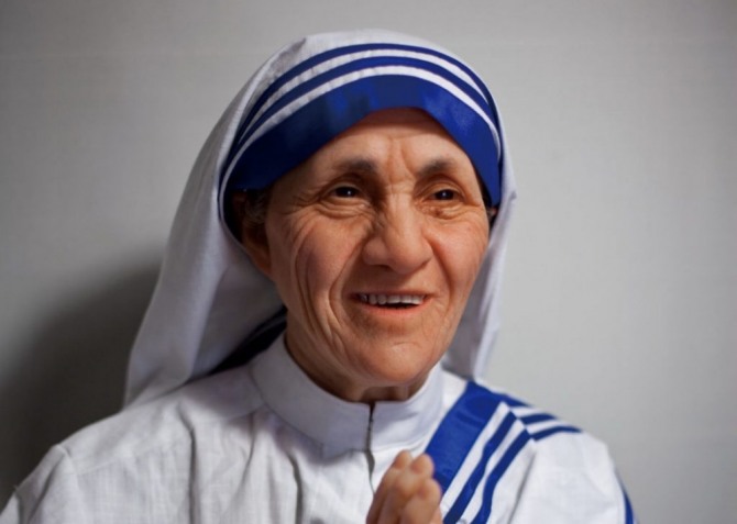 보편적 신앙의 단계까지 신앙을 성숙시킨 테레사 수녀. 세상에서 통용되는 차이나 차별을 뛰어넘는 공동체를 만들기 위해 헌신했다.