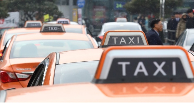 16일 새벽 4시부터 서울 택시요금이 인상 적용됐다.(사진=뉴시스)