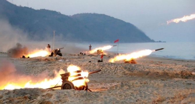 북한의 군사비 지출이 경제규모에 비해 세계에서 가장 높은 나라라고 미국 국무부가 14일 발표했다. 사진은 북한군의 방사포 발사 장면.사진=로이터