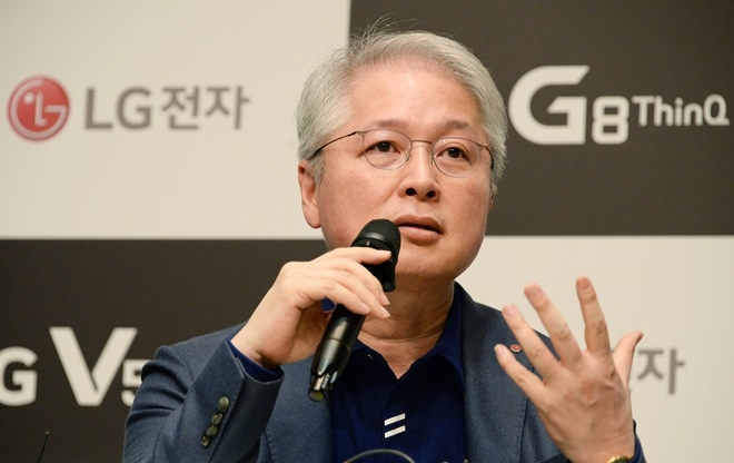 권봉석 LG전자 MC/HE사업본부장이 15일 서울 마곡동 LG사이언스파크에서 기자간담회를 갖고 올해 LG전자 스마트폰 전략및 신제품에 대해 설명하고 있다.(사진=LG전자)