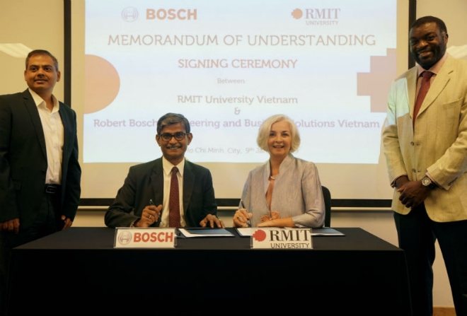 보쉬(Bosch) 베트남 바스카란 라키아판(Baskaran Rakkiappan) 대표와 RMIT 베트남의 게일 맥도날드(Gael McDonald) 교수는 산학협력을 위한 MOU를 체결했다.