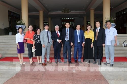 베트남의 주요 4개 성(省, province) 가운데 하나인 빈푹(Binh Phuoc)이 한국과 중국 기업의 투자유치를 희망하고 있는 가운데 중국의 푸드밸리 차이나(FVC: Food Valley of China) 대표단이 이곳을 방문했다. 왼쪽에서 4번째가 응우옌 반 로이 빈푹 지역 당위원회 위원장이다.