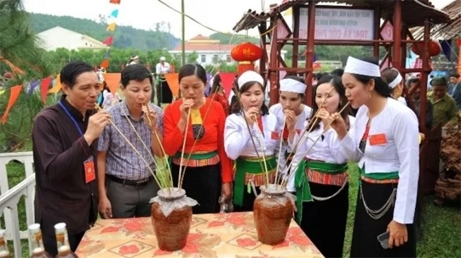 봄을 맞아 베트남 전역에서 다양한 전통축제가 열리고 있다.
