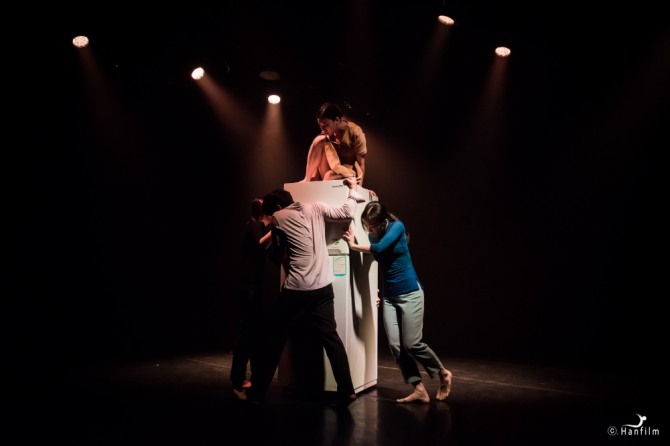 최효진 안무의 '유실'.