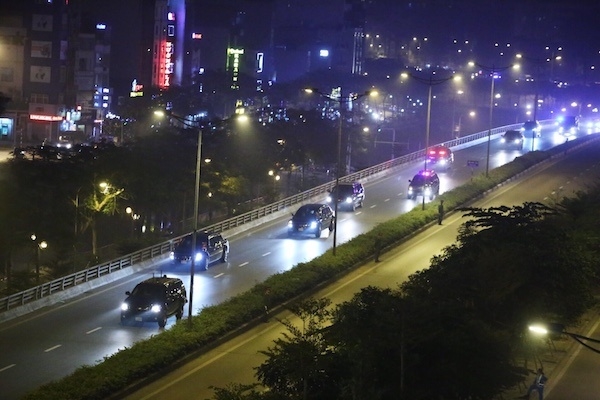 트럼프 대통령이 노이바이국제공항에서 하노이로 가는 동안 모든 도로가 통제됐다.