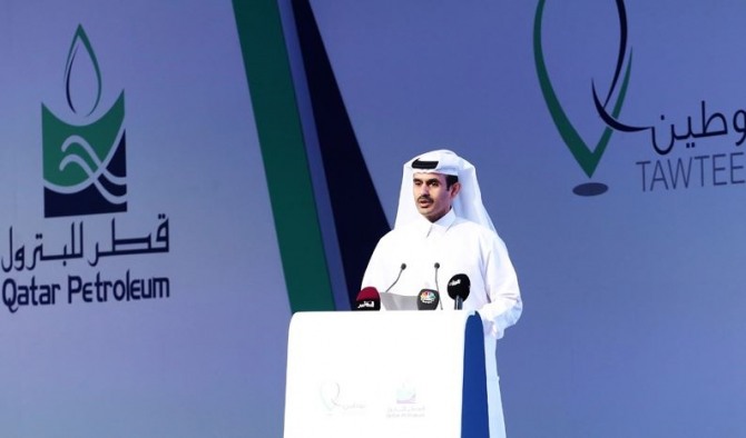 카타르의 국영 석유업체 카타르 석유공사(QP: Qatar Petroleum)가 가스 및 석유 등 에너지 현지화 정책인 타우틴(Tawteen) 프로그램을 발표했다. 사진은 타운틴 정책을 발표하는 카타르 석유공사의 사드 쉐리다 알-카비 대표.  