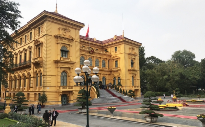 북한과 베트남 외교관계자들이 참석한 가운데 유엔 사무 총장과 응웬 푸 쭝(Nguyen Phu Trong)국가주석의 초청으로 김정은 국무위원장이 주석궁에서 열리는 환영식에 참석한다.