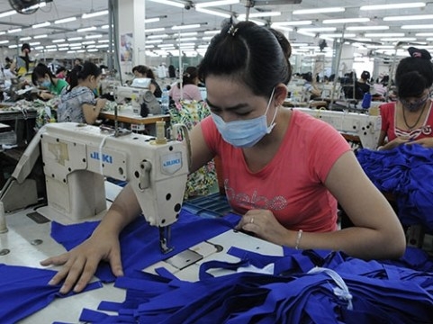 갭, 유니클로, SFG 등 세계적 패션 의류 브랜드에 제품을 공급하는 베트남 노동자들이 저임금과 질병 등 열악한 환경에 시달리고 있다고 국제구호단체인 옥스팜이 보고서를 통해 밝혔다. 